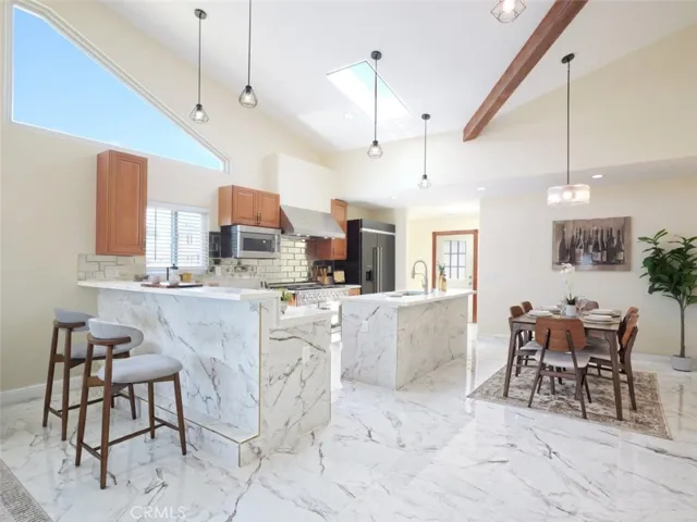 Kitchen & Dining Area