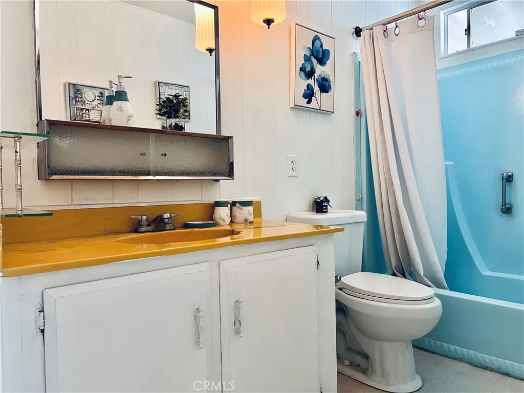 2nd bathroom - view 5