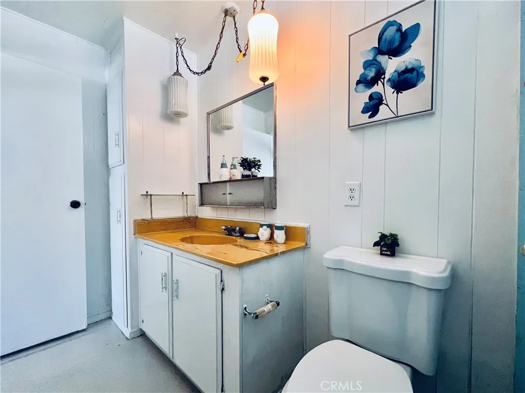 2nd bathroom - view 6