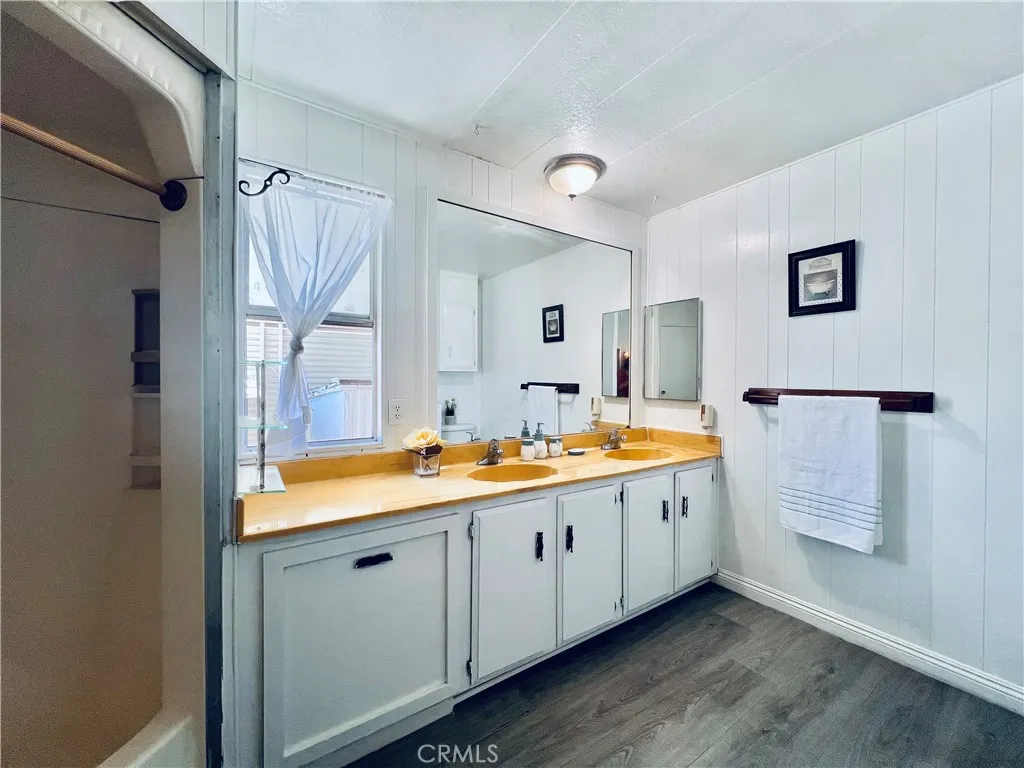 Master bathroom - view 1