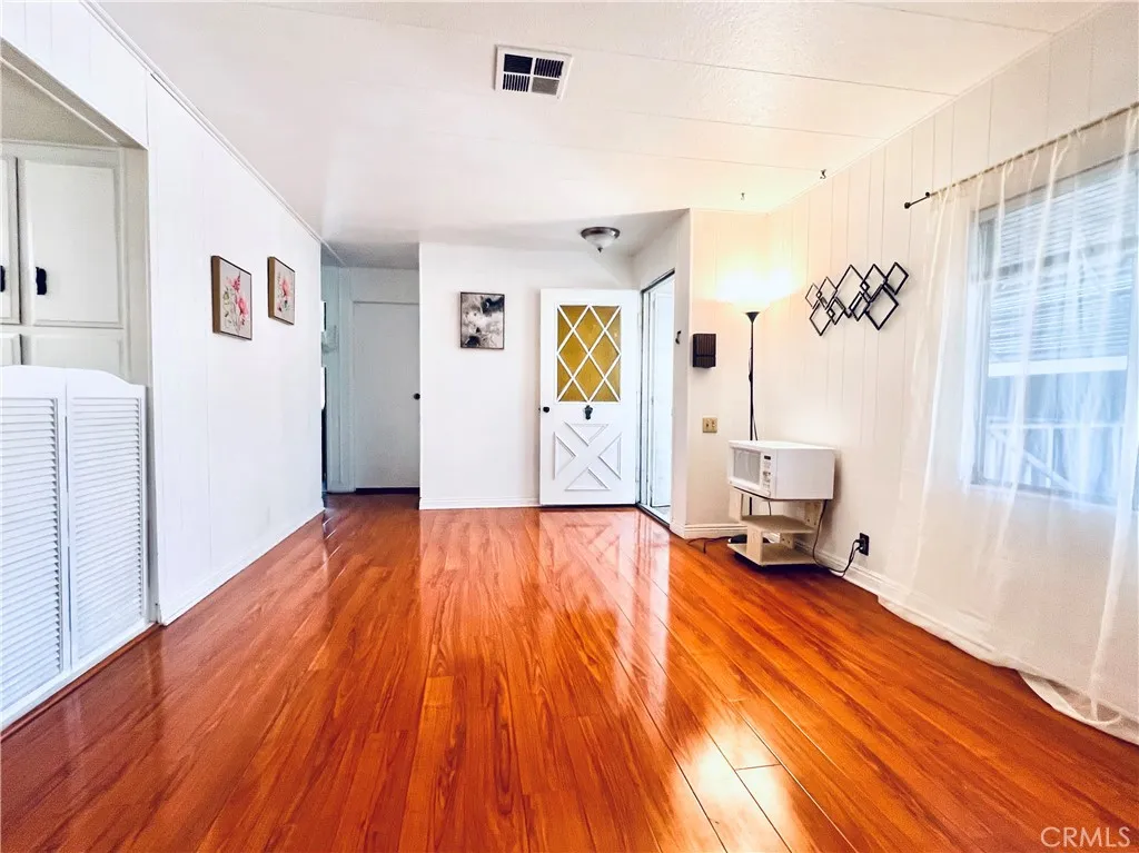 Living room - view 2