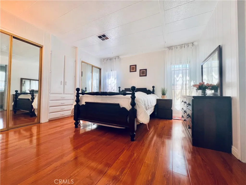 Master bedroom - view 2
