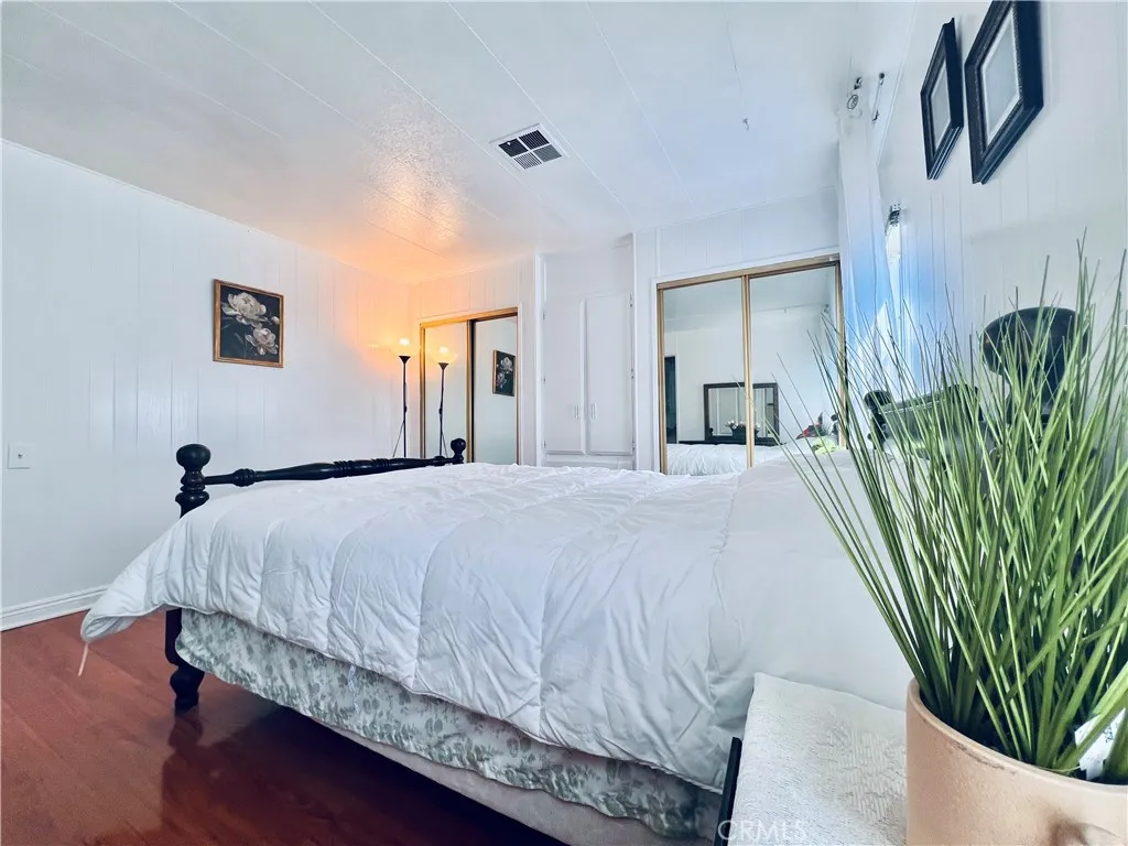 Master bedroom - view 3