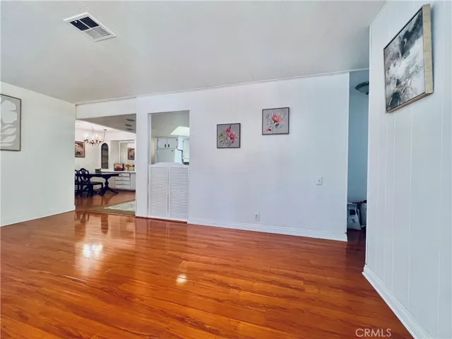 Living room - view 5