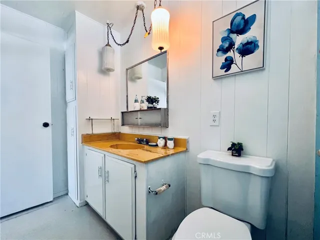 2nd bathroom - view 6