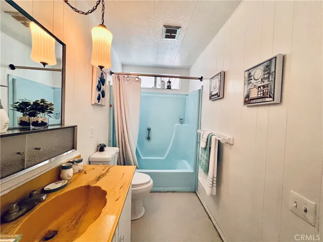 2nd bathroom - view 2