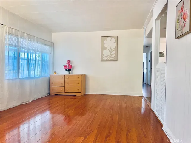 Living room - view 7