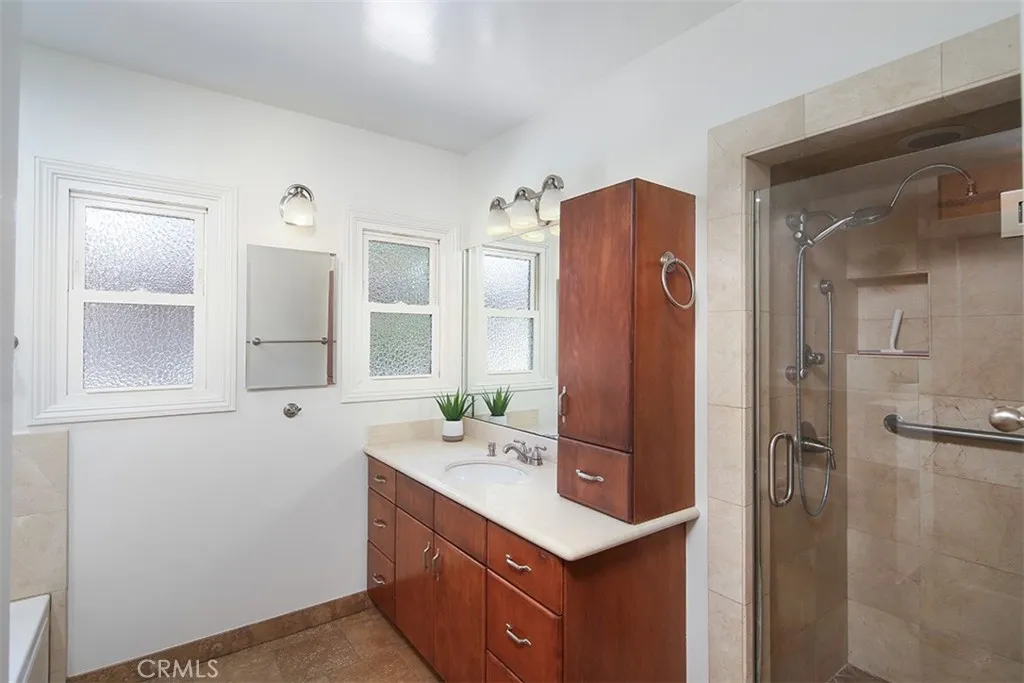 Full Bathroom With Separate Shower and Jetted Tub