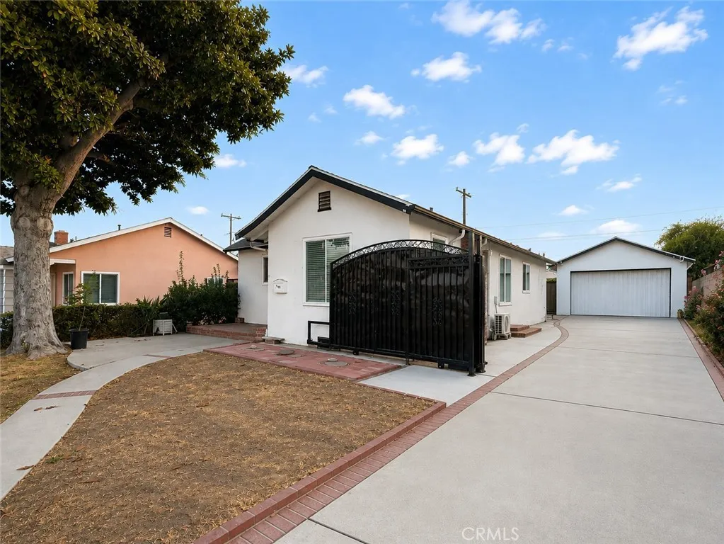 939 Montecito Dr