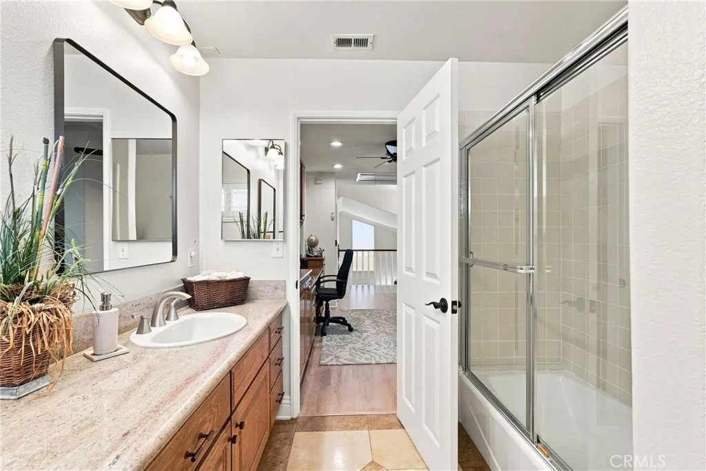 2nd level bathroom