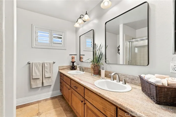 2nd level bathroom