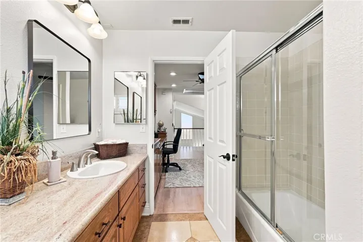 2nd level bathroom