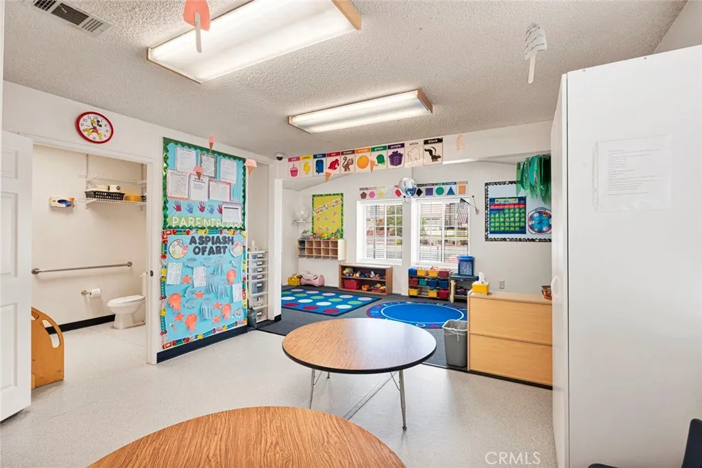 12883 Amethyst, Victorville, California 92392 — photo 4