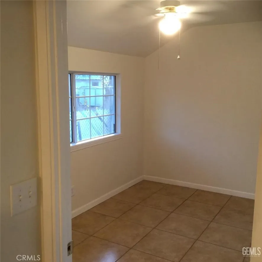121 Roberts, Bakersfield, California 93308 — photo 4