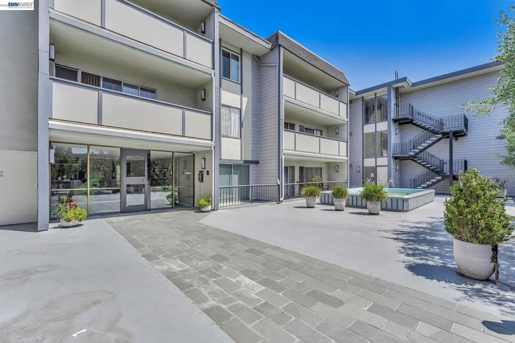 567 Oakland Ave 104, Oakland, California 94606 — photo 5