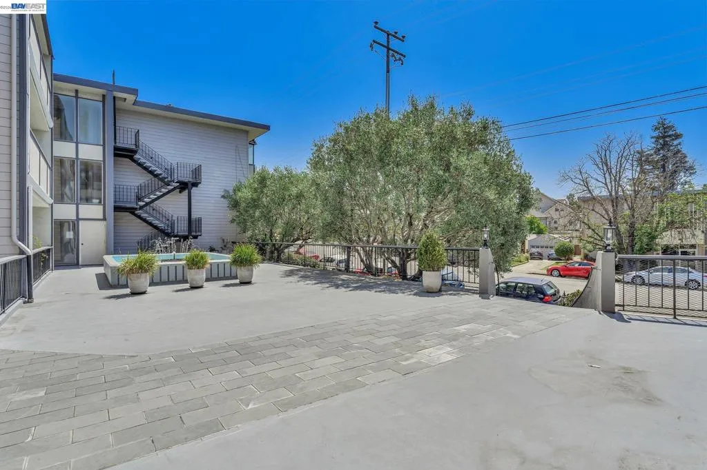 567 Oakland Ave 104, Oakland, California 94606 — photo 4