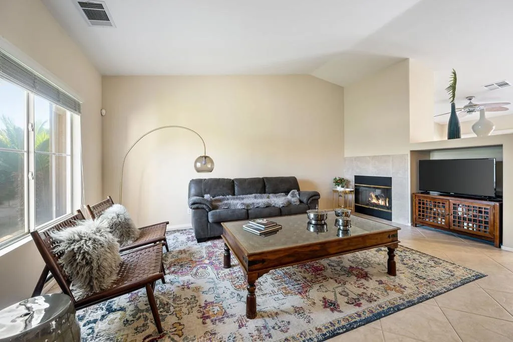 11-web-or-mls-KK_Virginia_0825_OPMG_011