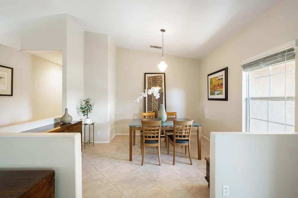 14-web-or-mls-KK_Virginia_0825_OPMG_014