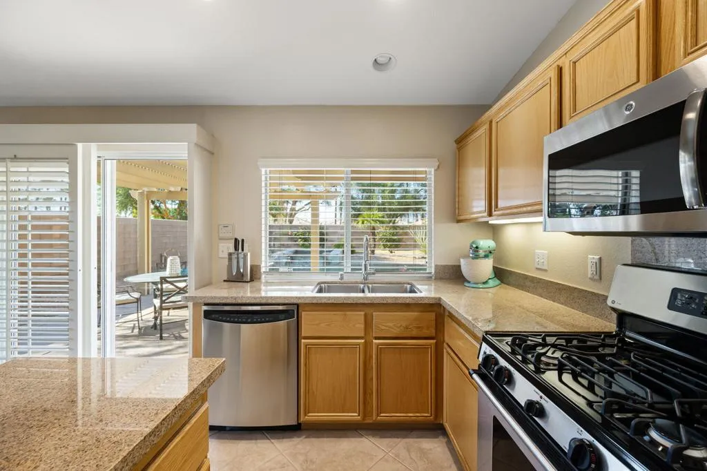 22-web-or-mls-KK_Virginia_0825_OPMG_022