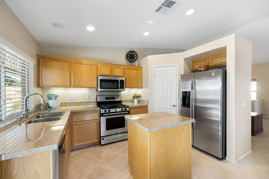 20-web-or-mls-KK_Virginia_0825_OPMG_020