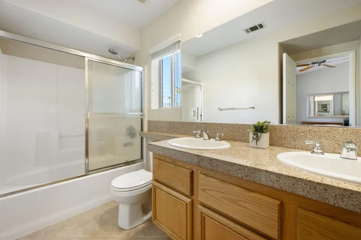 37-web-or-mls-KK_Virginia_0825_OPMG_037