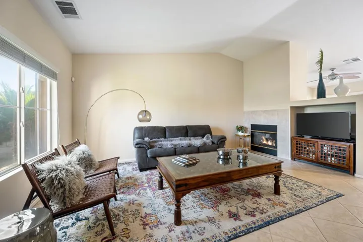 11-web-or-mls-KK_Virginia_0825_OPMG_011