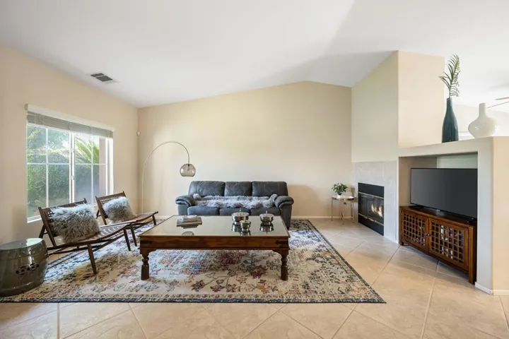 12-web-or-mls-KK_Virginia_0825_OPMG_012