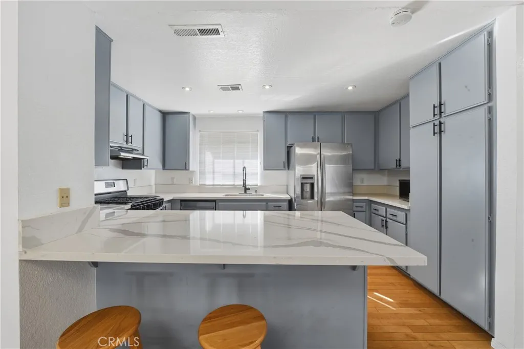 2915 E 60th Pl