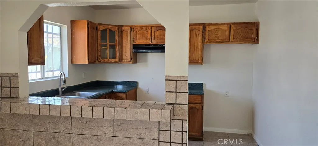 8416 Graham, Los Angeles, California 90001 — photo 4