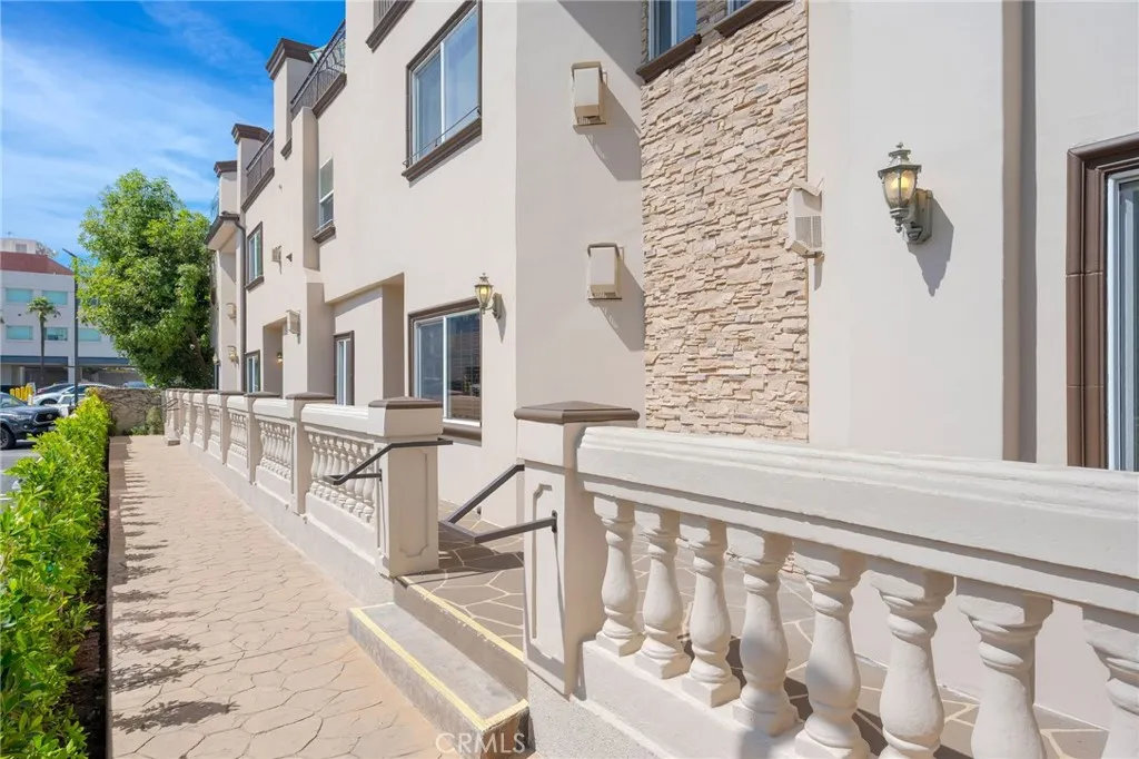 4325 Stern Avenue, Sherman Oaks, California 91423 — photo 4
