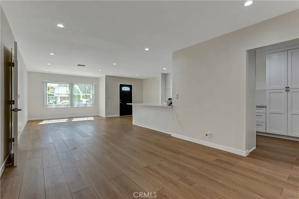 Living Room & Dining Ell