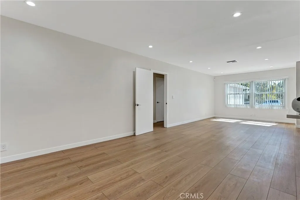 Living Room & Dining Ell