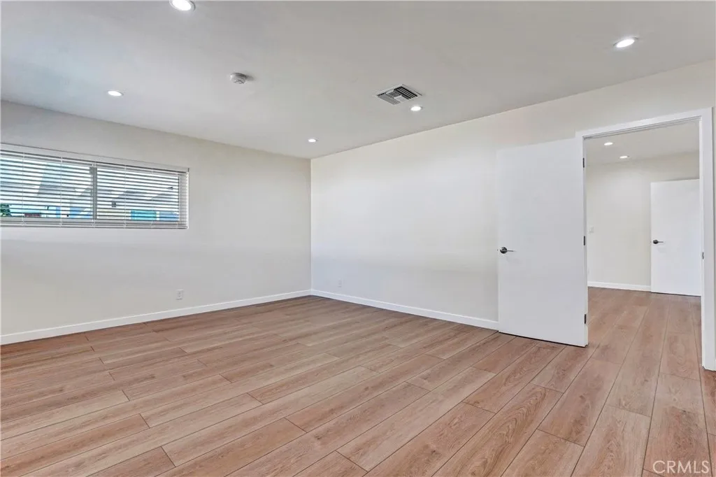 Primary Bedroom-c