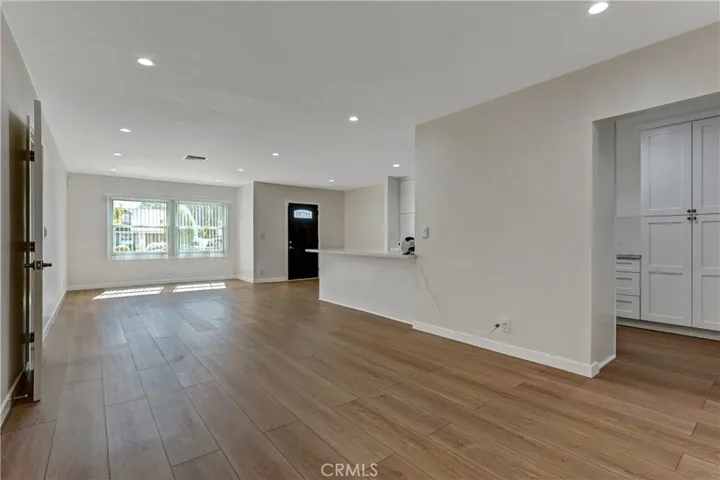 Living Room & Dining Ell