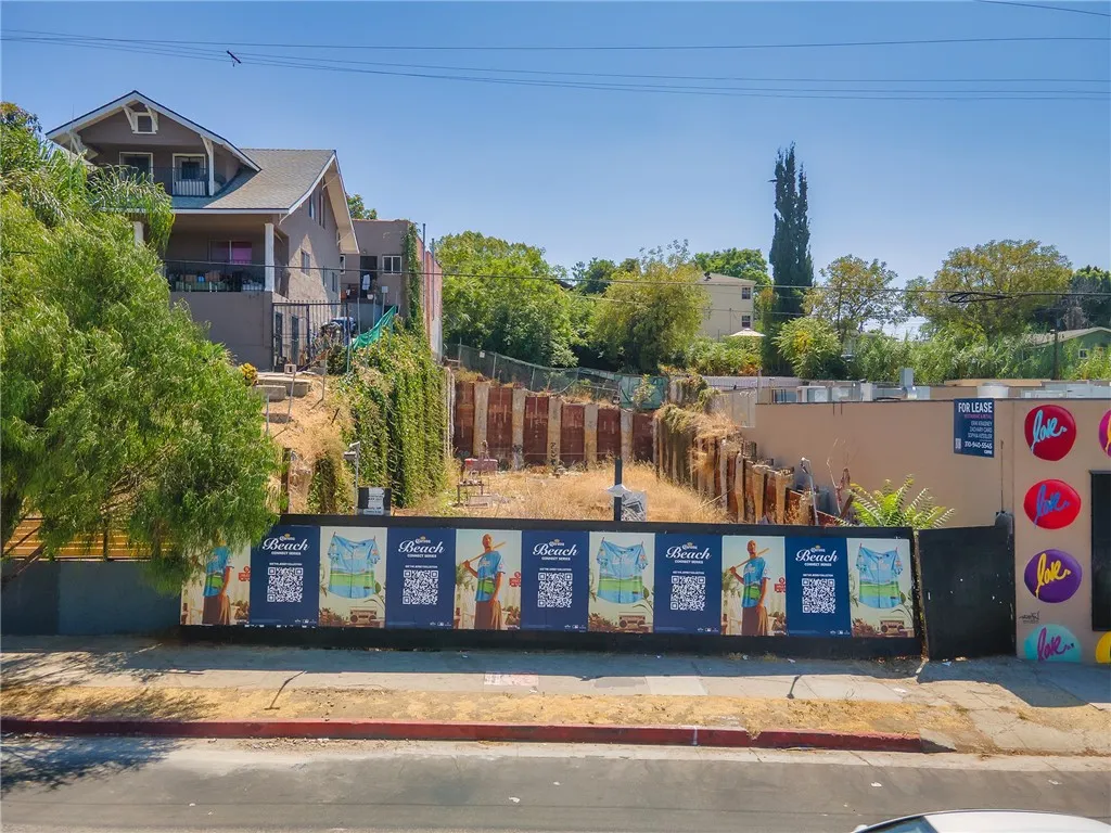 1492 W Sunset Blvd