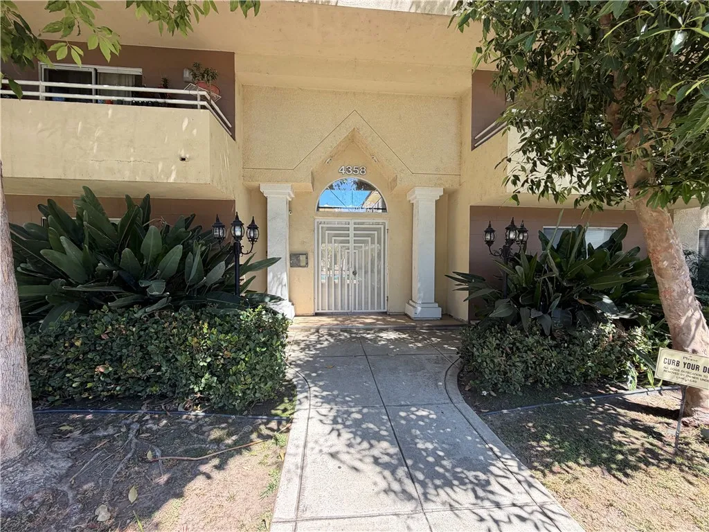 Welcome to 4358 Mammoth Ave #10 Welcome to 4358 Mammoth Ave #10