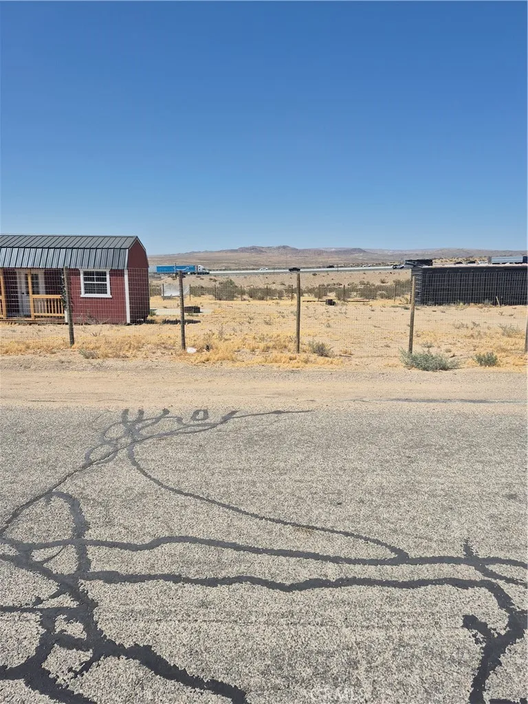 28124 Apache, Barstow, California 92311 — photo 4