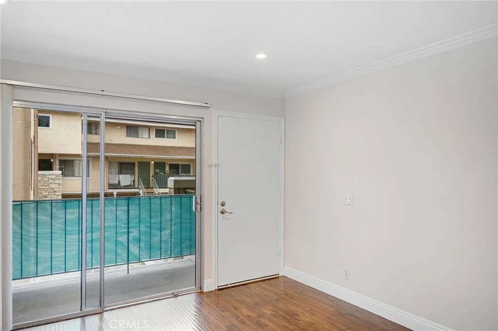 121 Sinclair Avenue 206, Glendale, California 91206 — photo 4