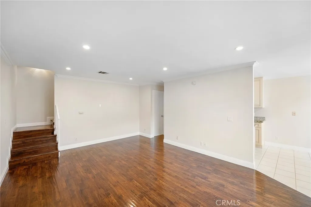 121 Sinclair Avenue 206, Glendale, California 91206 — photo 5