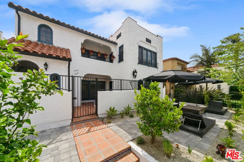 Front Duplex/Front Patio