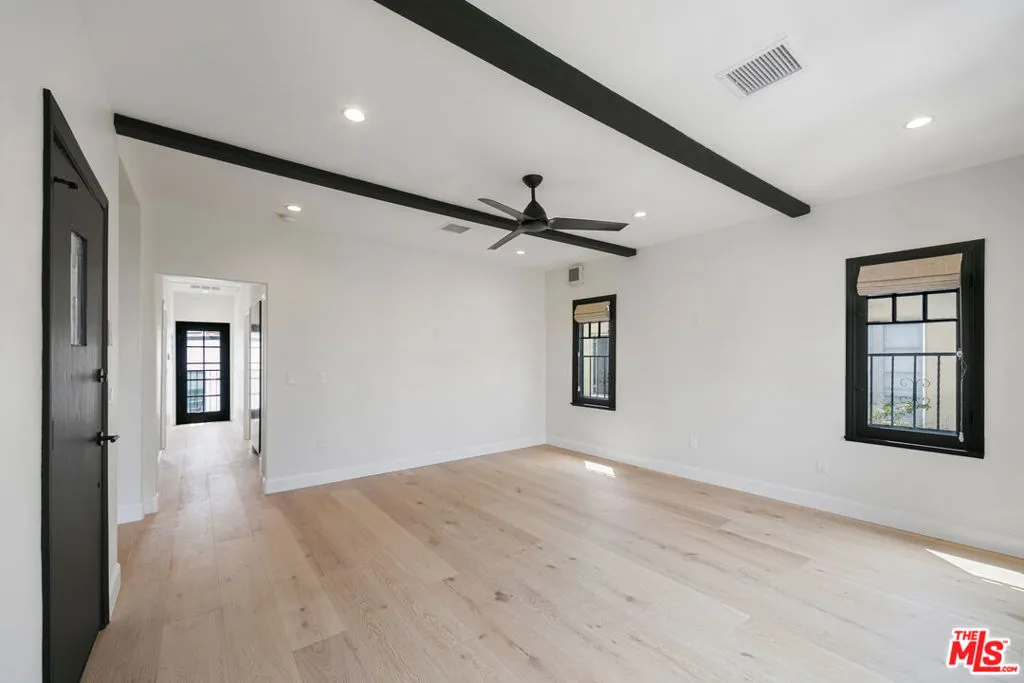 Upper Unit Living Area