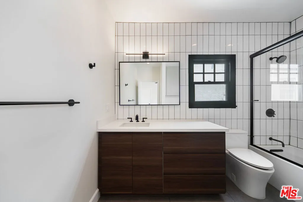 Upper Unit Master Bath
