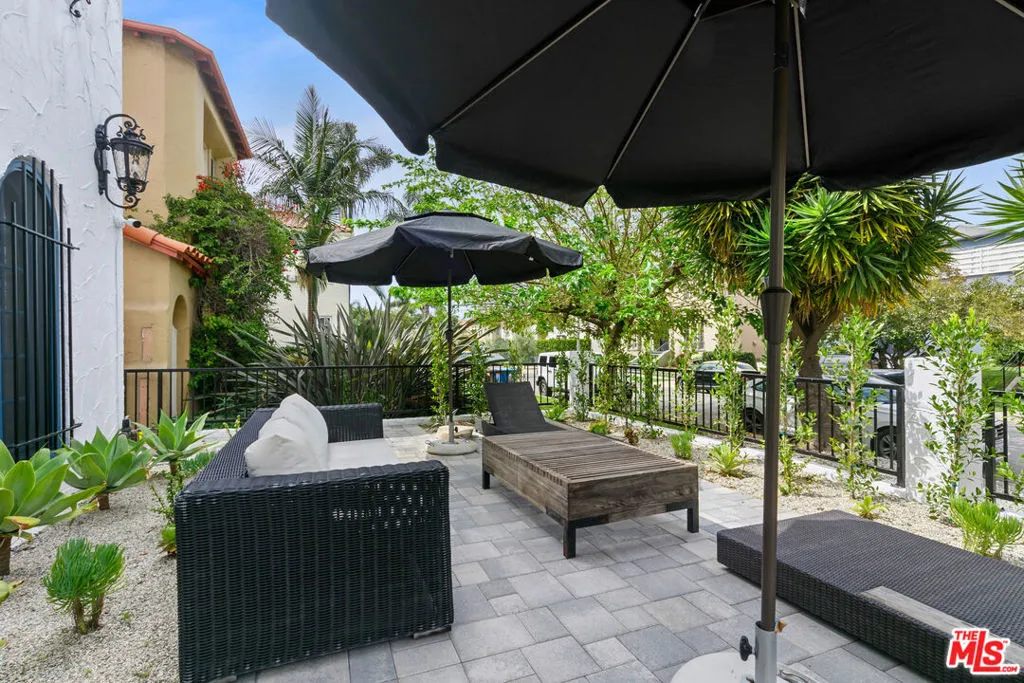 Front Patio/Common Area