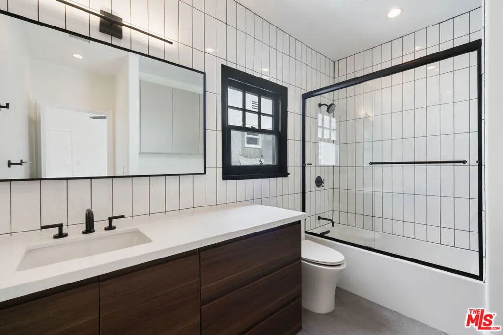 Upper Unit Master Bath