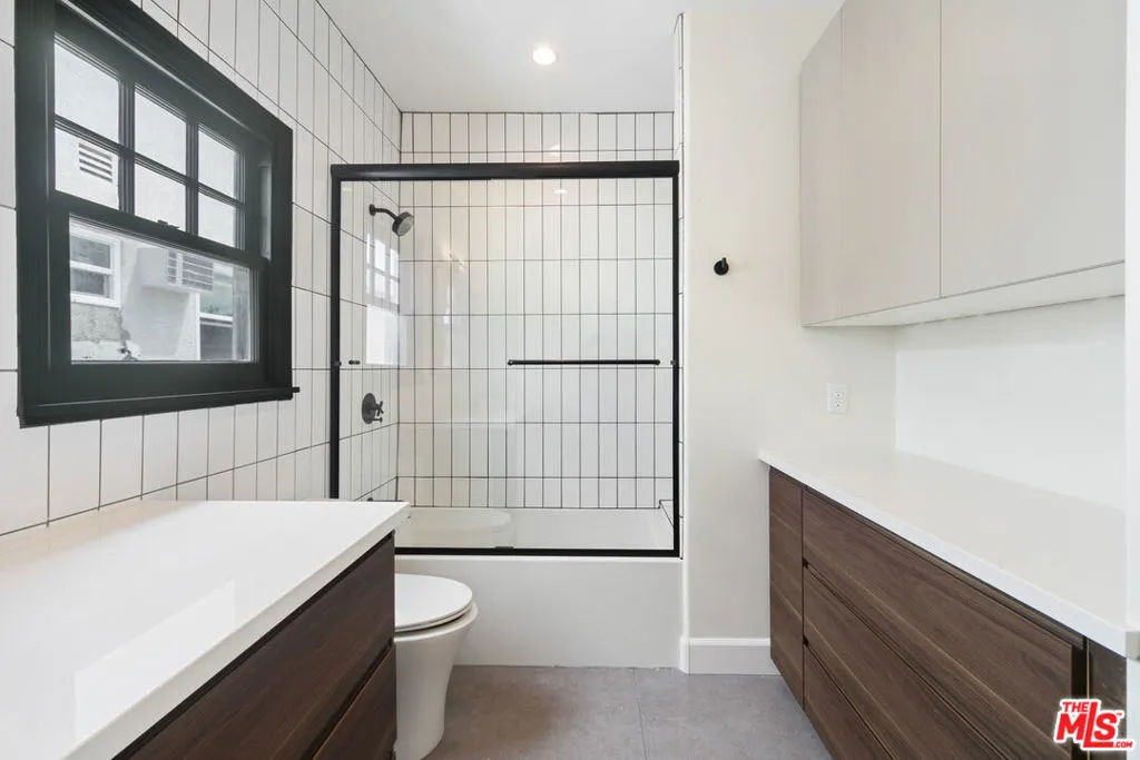 Upper Unit Master Bath