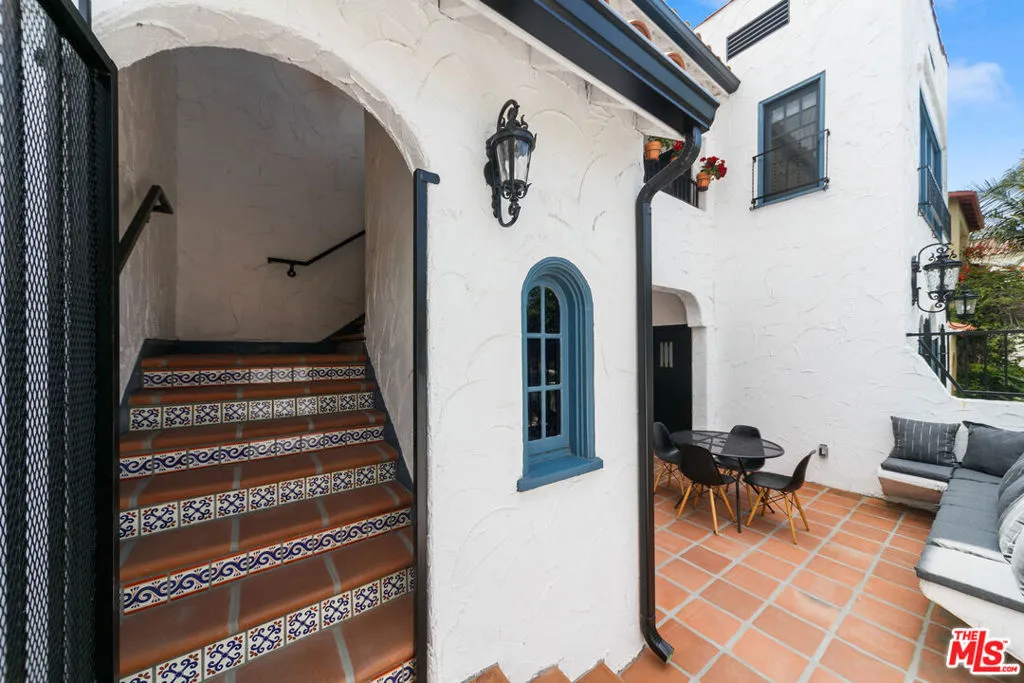 StairCase To Upper Unit/Duplex