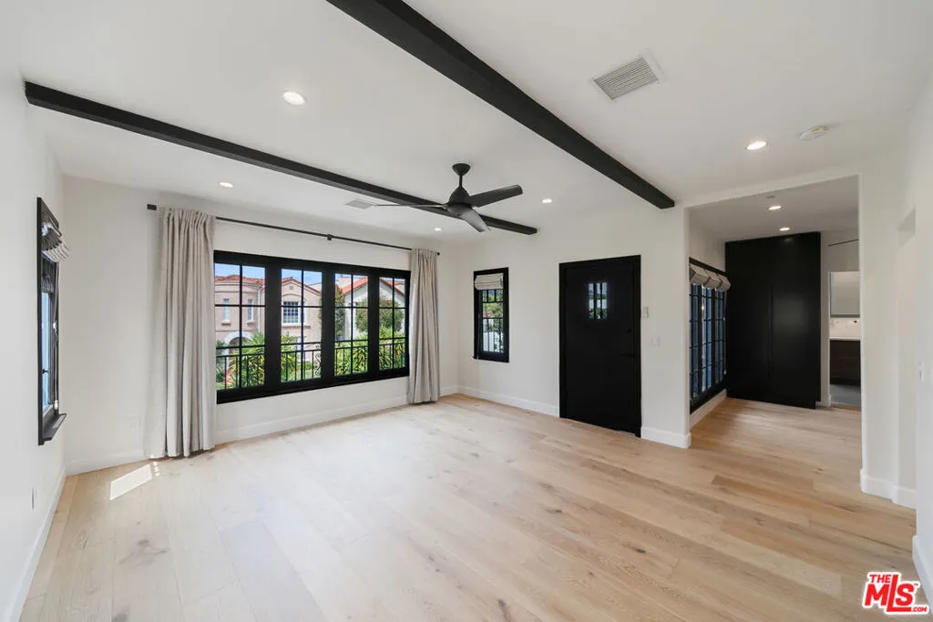 Upper Unit Living Area
