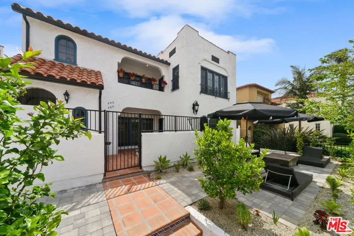 Front Duplex/Front Patio