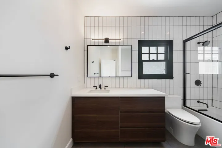 Upper Unit Master Bath