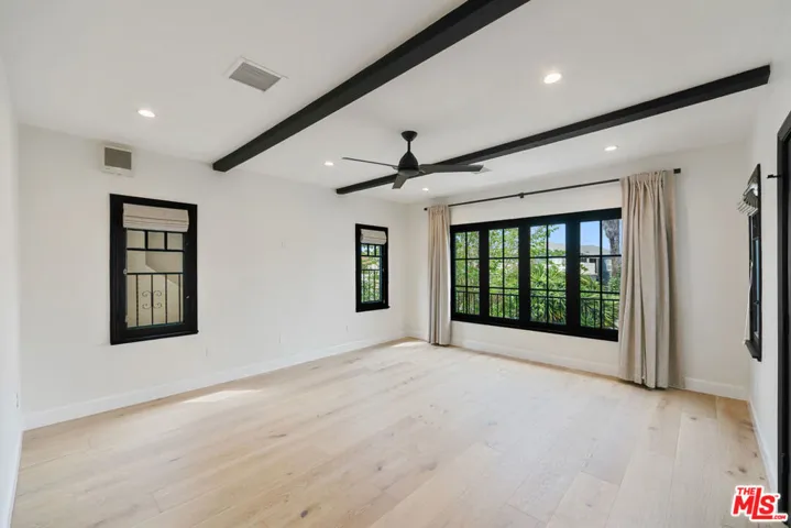 Upper Unit Living Area